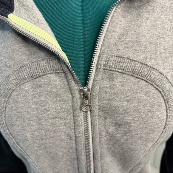 Lululemon Scuba Hoodie Stretch
With Lined Hood in Medium Grey Size 6 - Picture 7 of 15